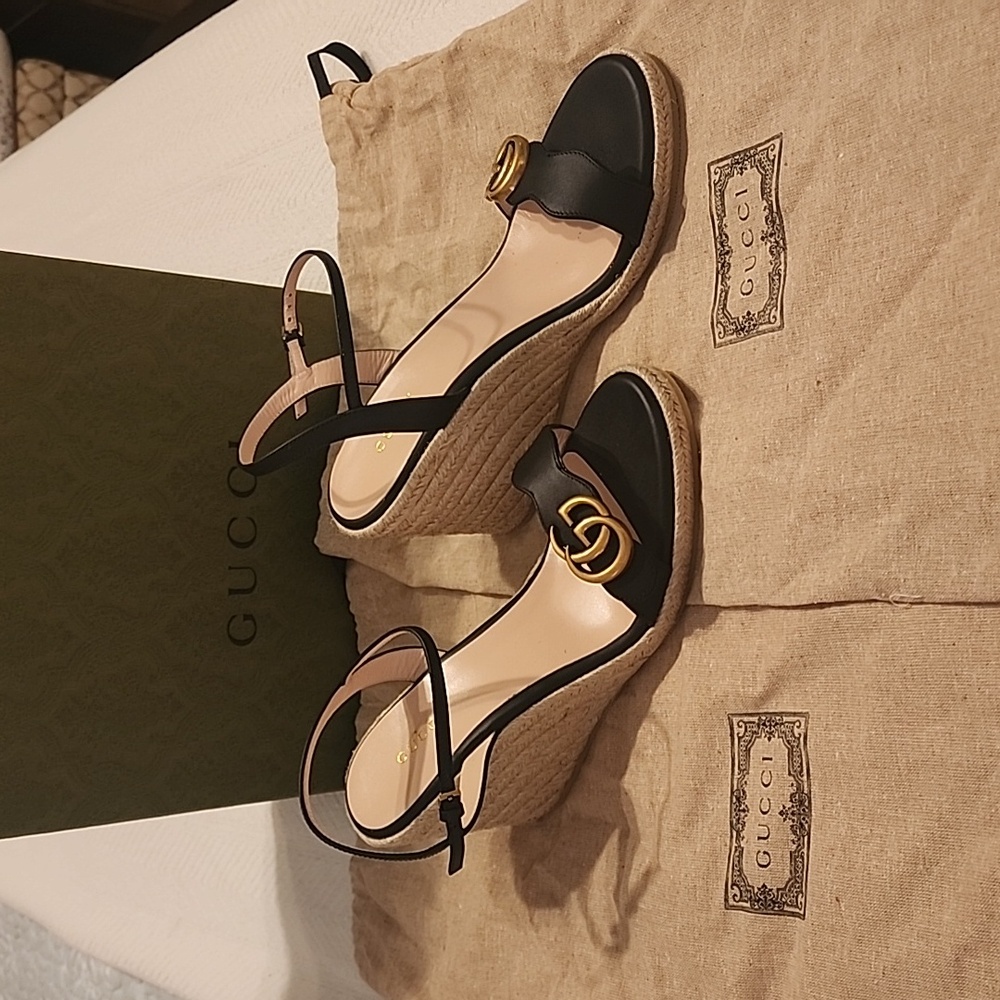 Gucci black sandles size 39